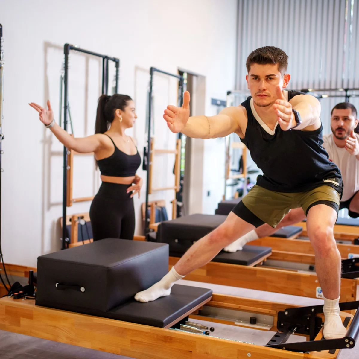 "Bro-lates": aulas de pilates exclusivas para homens fazem sucesso nos EUA
