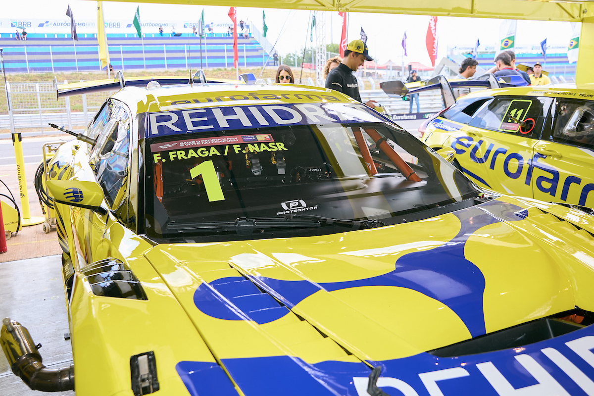 Animado, Camarote Metrópoles curte Stock Car, Fórmula 4 e Turismo Nacional