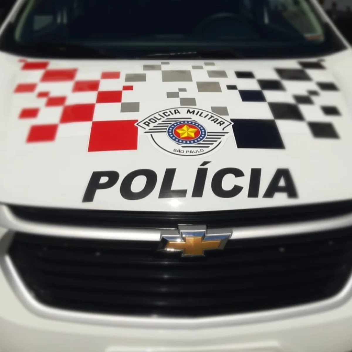 Homem é preso suspeito de agredir ex-namorada em casa e destruir móveis