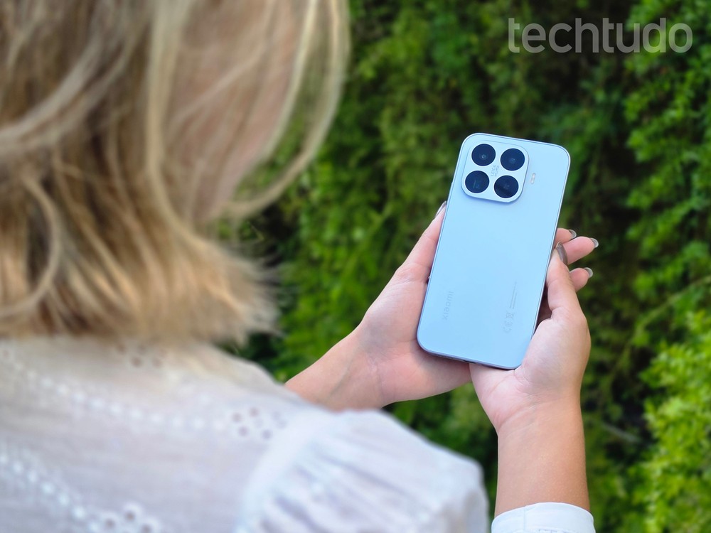 Xiaomi 17T aposta em conjunto de câmeras desenvolvido com a Leica para entregar fotos nítidas, bom desempenho em baixa luz e zoom óptico de 5x — Foto: Ana Loubak/TechTudo