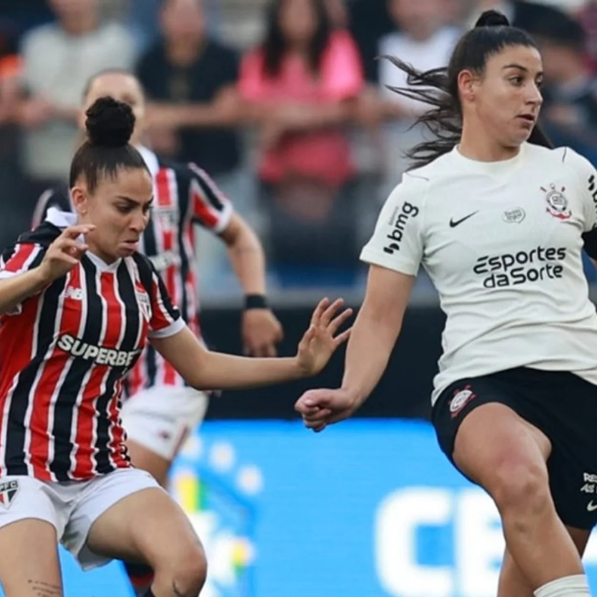 São Paulo vira e bate Corinthians na 1ª final do Brasileirão Feminino