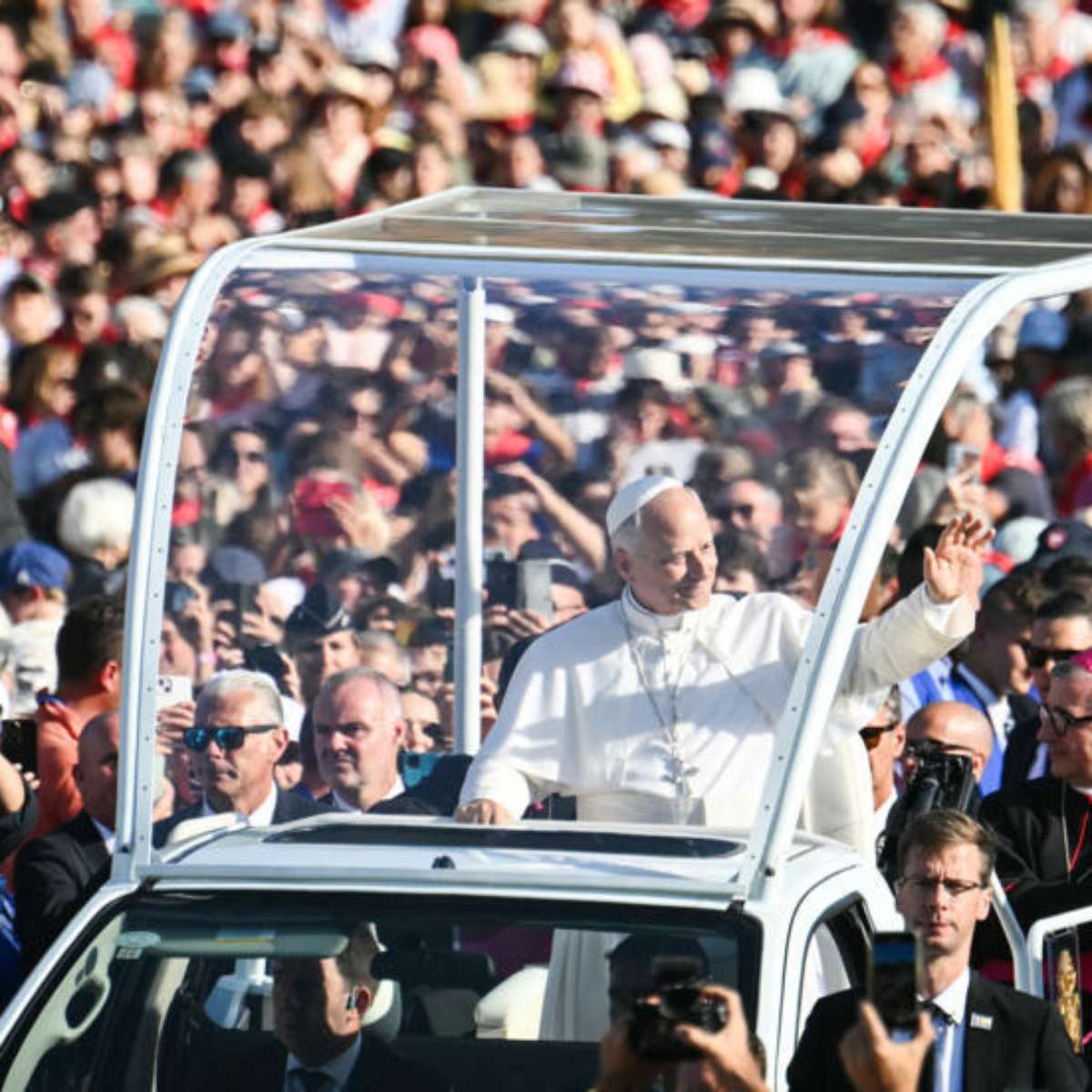Papa exorta Igreja a enfrentar suas falhas antes de se reunir com vítimas de abuso na França