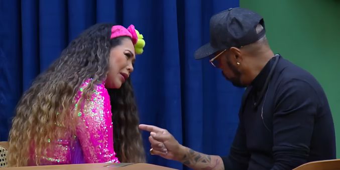 Fim da treta? Darlin Ferrattry chora antes da festa após ganhar batom de Giovanna Gold