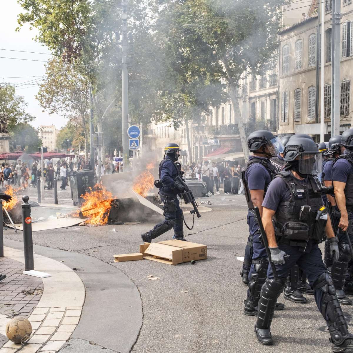França vive maior dia de manifestação estudantil e eclodem confrontos com a polícia