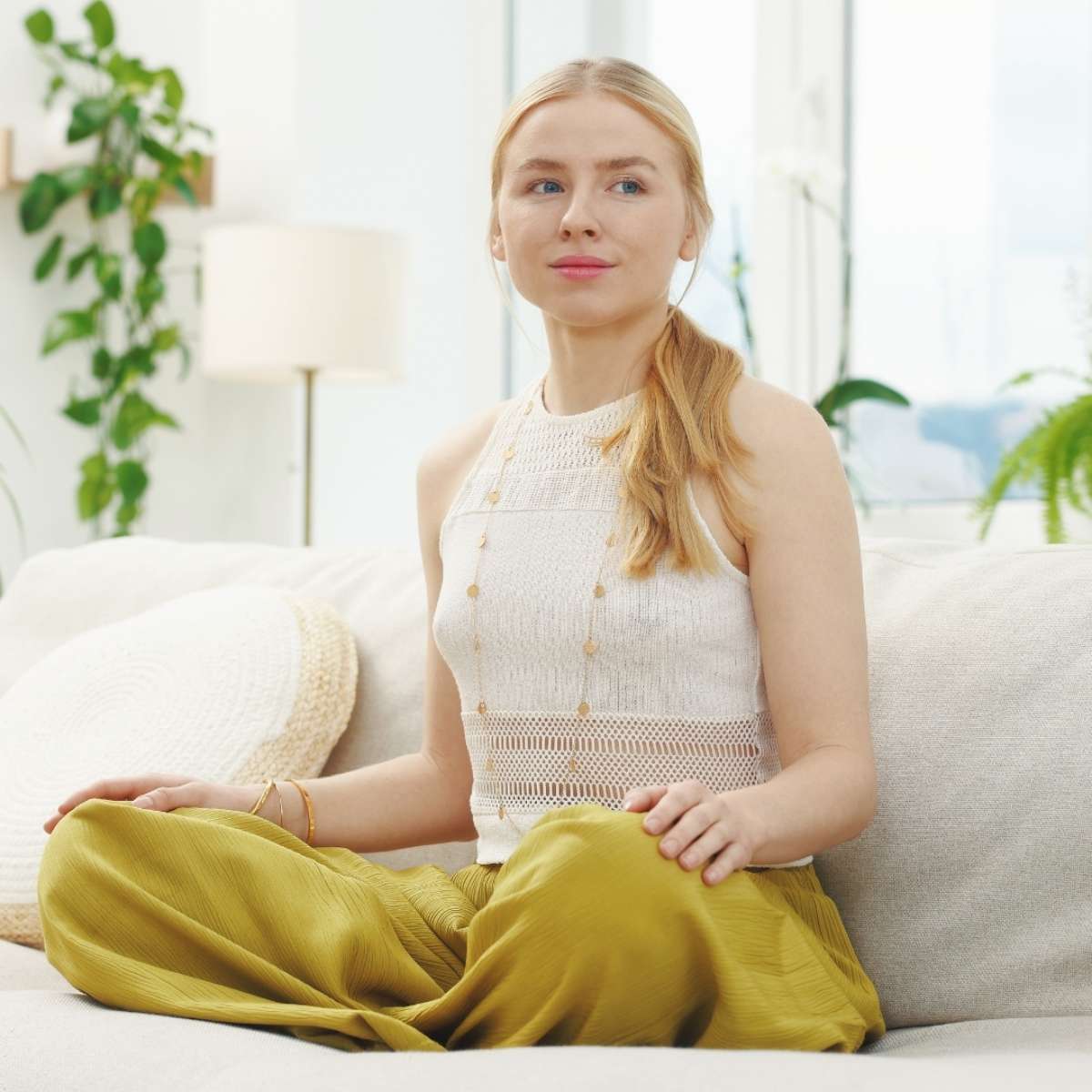 Como aliviar a energia pesada da sua casa com 4 truques simples de Feng Shui