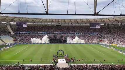 Show de fumaça da torcida do Vasco antes do jogo contra o Atlético-MG