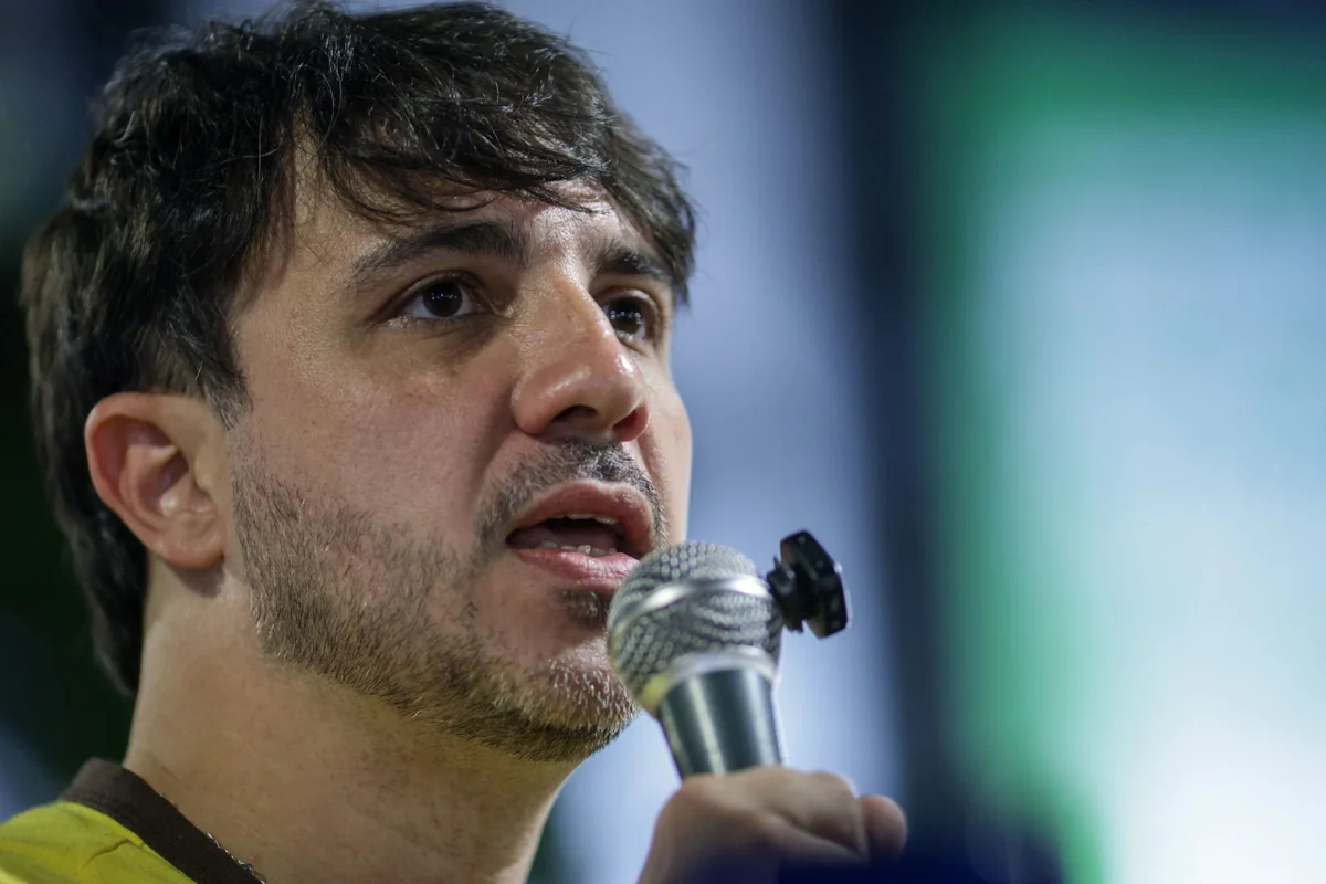 Quem é Mark Fisher, escritor que viralizou após vídeo de Renan Santos