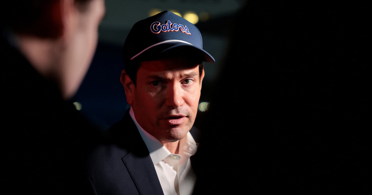 Marco Rubio afirmou que Donald Trump suspendeu as sanções contra a Rússia para "analisar" seu impacto na economia mundial