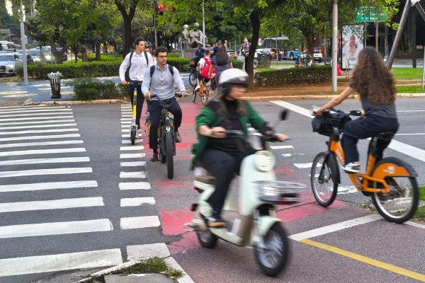 Com novas regras, começa nesta terça fiscalização de bikes elétricas em SP - destaque galeria