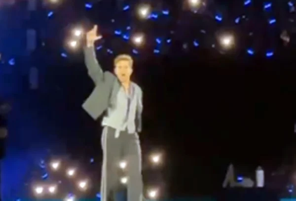 Luan Santana faz gesto com a mão em show e fãs falam em apoio a Lula - destaque galeria