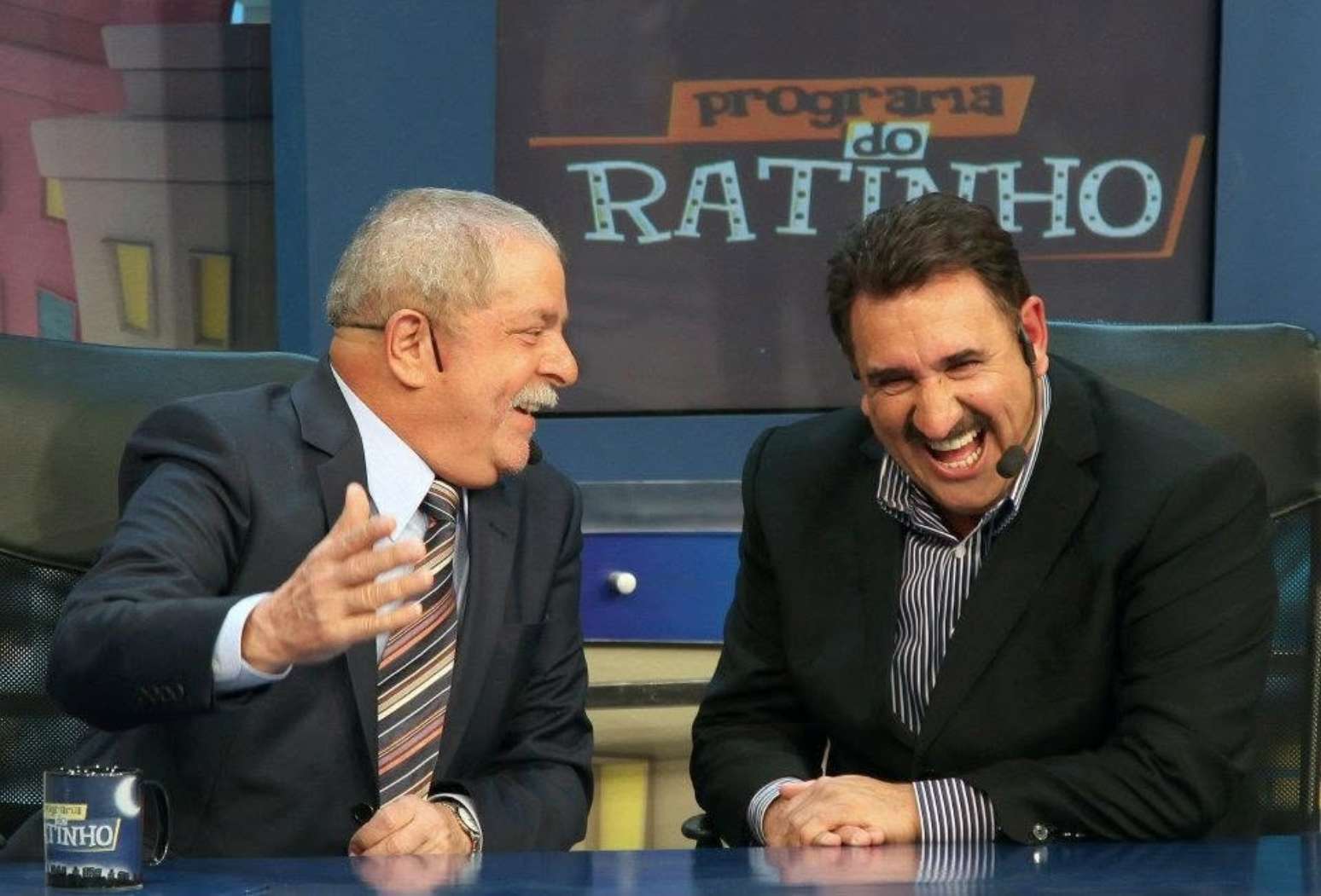Ratinho na conversa com Lula em seu programa no SBT em 2012: amigos, mas em lados opostos na ideologia pol&iacute;tica
