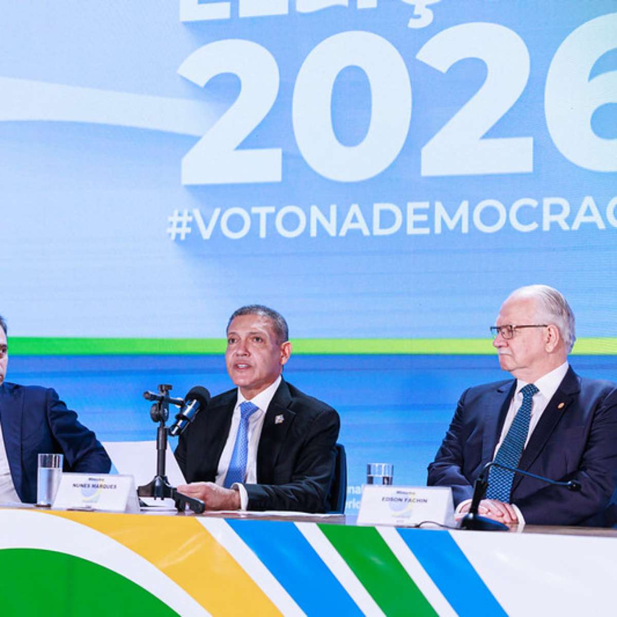Prorrogação da votação é ápice de eleição marcada por protagonismo de TSE e STF
