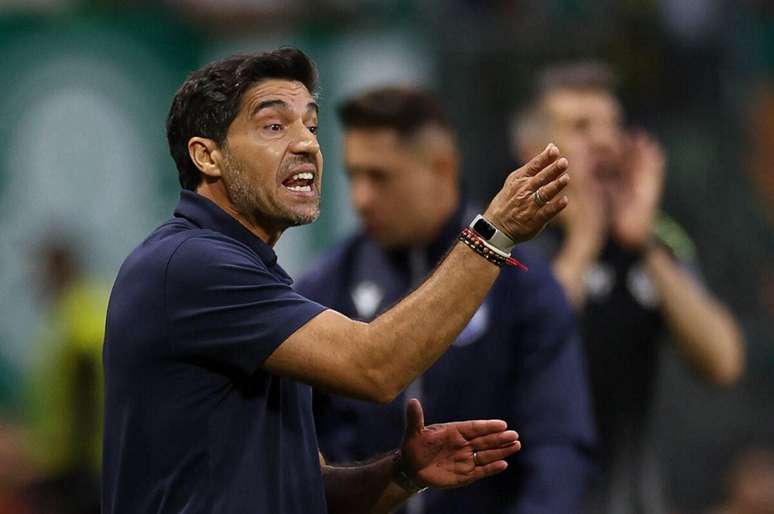 Abel destaca "coragem" do Palmeiras e manda recado aos torcedores