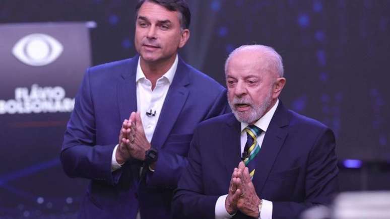 Como Flávio Bolsonaro aplicou o 'manual Trump' contra Lula no debate da Band