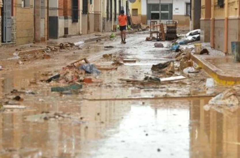 Pelo menos 17 pessoas, a maioria delas peregrinos católicos, foram mortas em um acidente de trânsito numa estrada no Quênia.