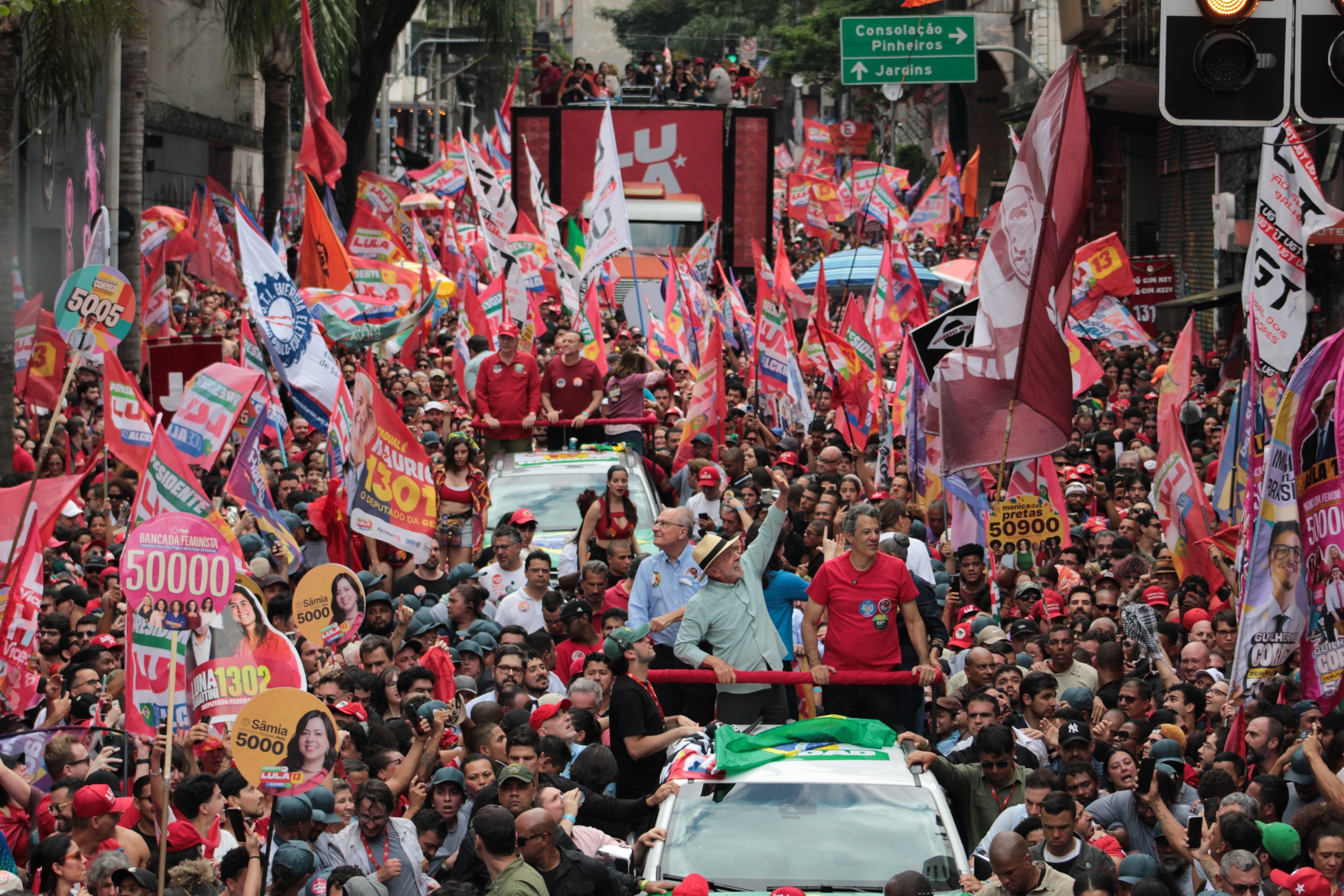 Ato de Lula e Haddad em SP tem atrito entre organização e PM após impasse sobre local da caminhada