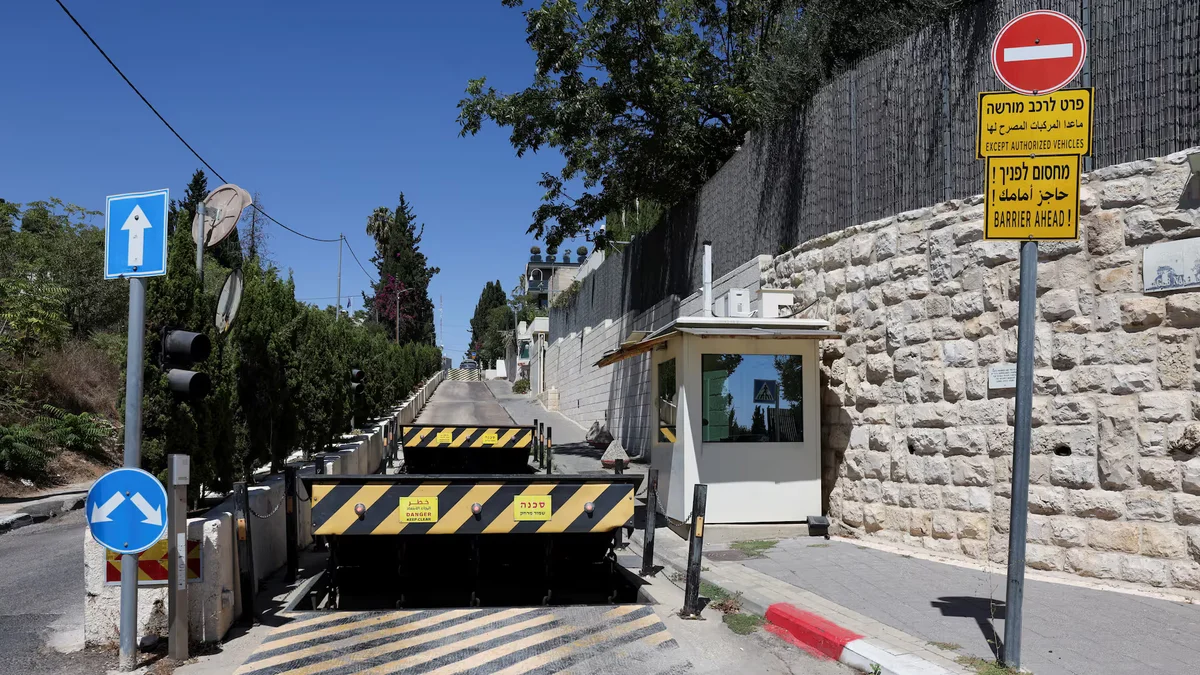 Reino Unido considera expulsar diplomatas israelenses se consulado em Jerusalém for fechado, dizem fontes