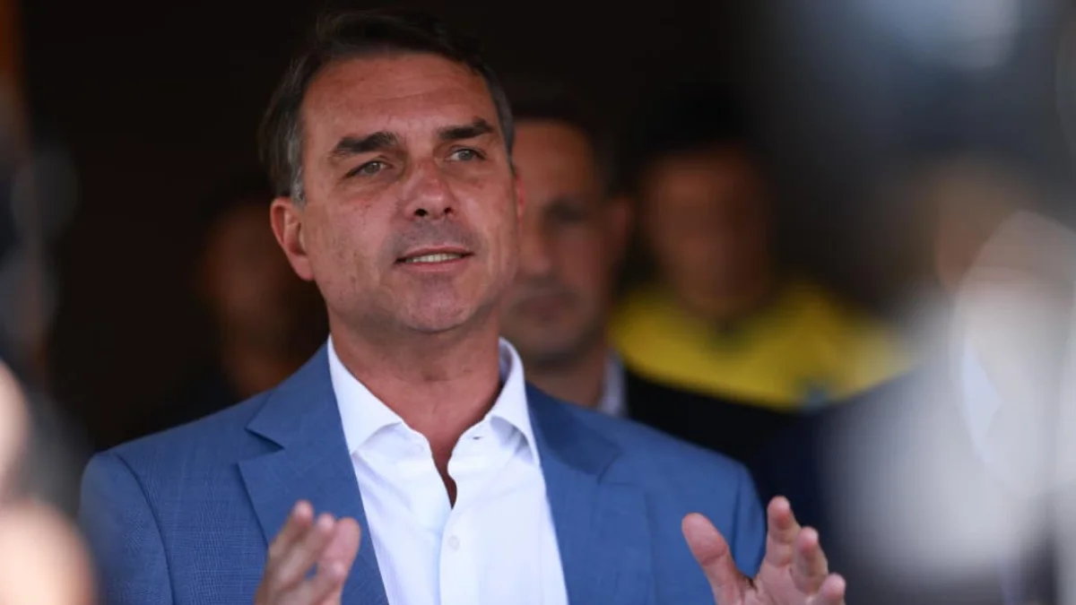 Flávio critica PEC da 6x1 e volta a defender regime por hora: "Liberdade"