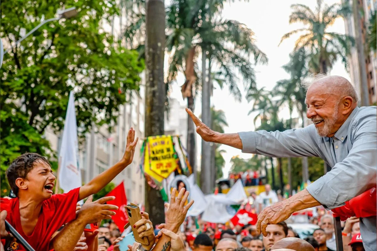 Imagem da matéria: Derrotado em Minas, PT busca nova estratégia e puxadores de votos para Lula