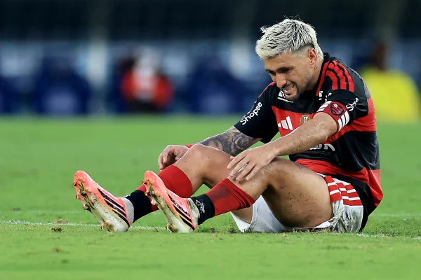 Flamengo vê chance de título cair 12,6% após tropeço contra o Santos