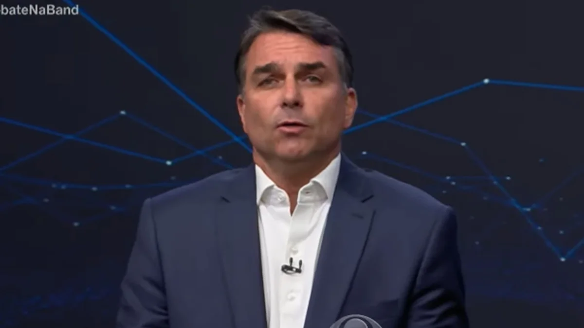 Flávio: "Lula defende mais os direitos dos bandidos que das vítimas"