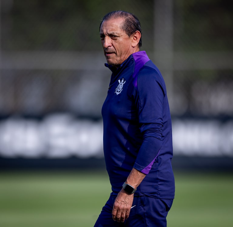Ramón Díaz é o favorito para assumir o Corinthians, que deseja treinador já contra o Palmeiras