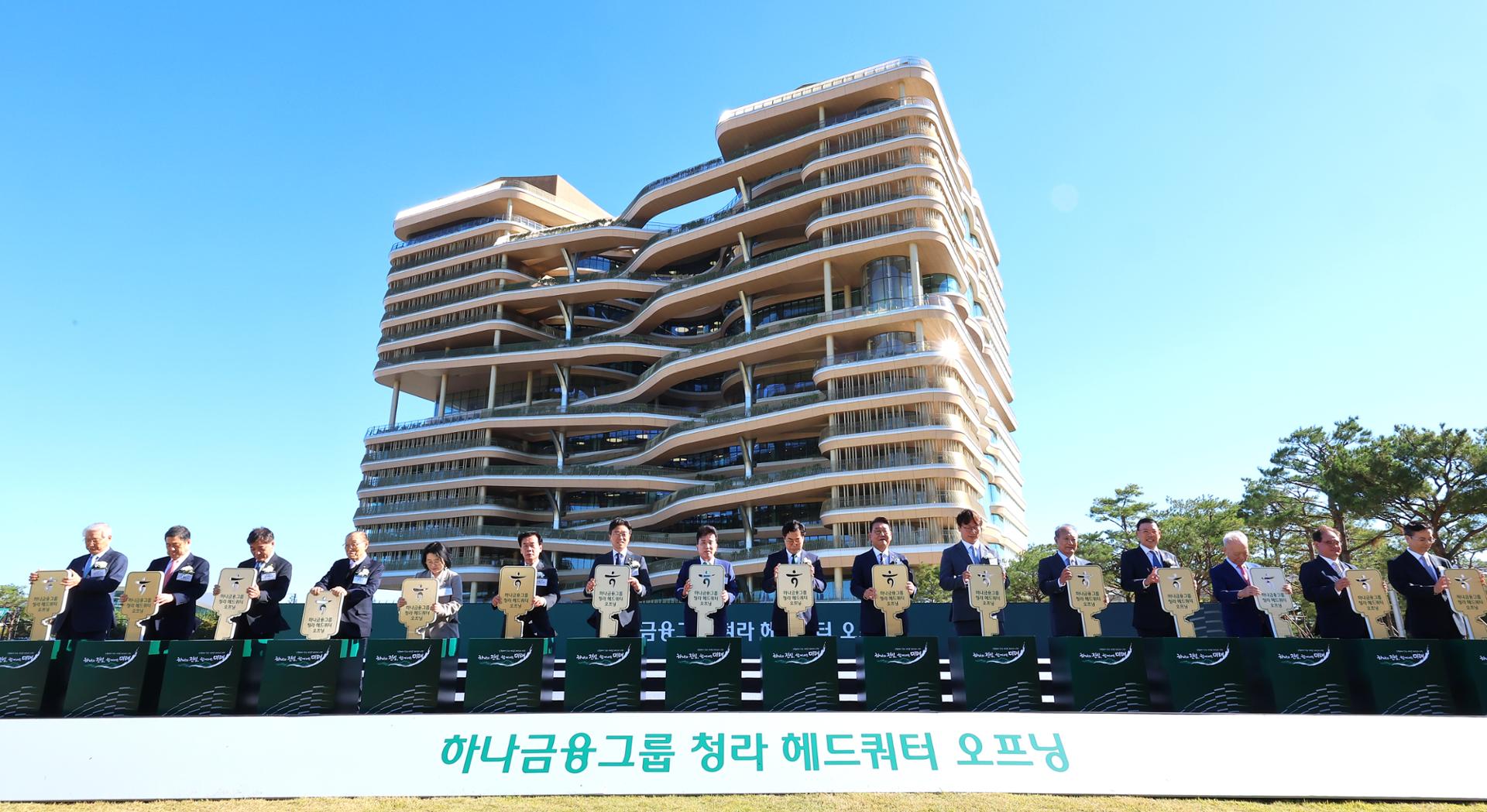 Grupo Hana Financial abre nova sede em Incheon e aposta em parcerias mais estreitas entre finanças e tecnologia