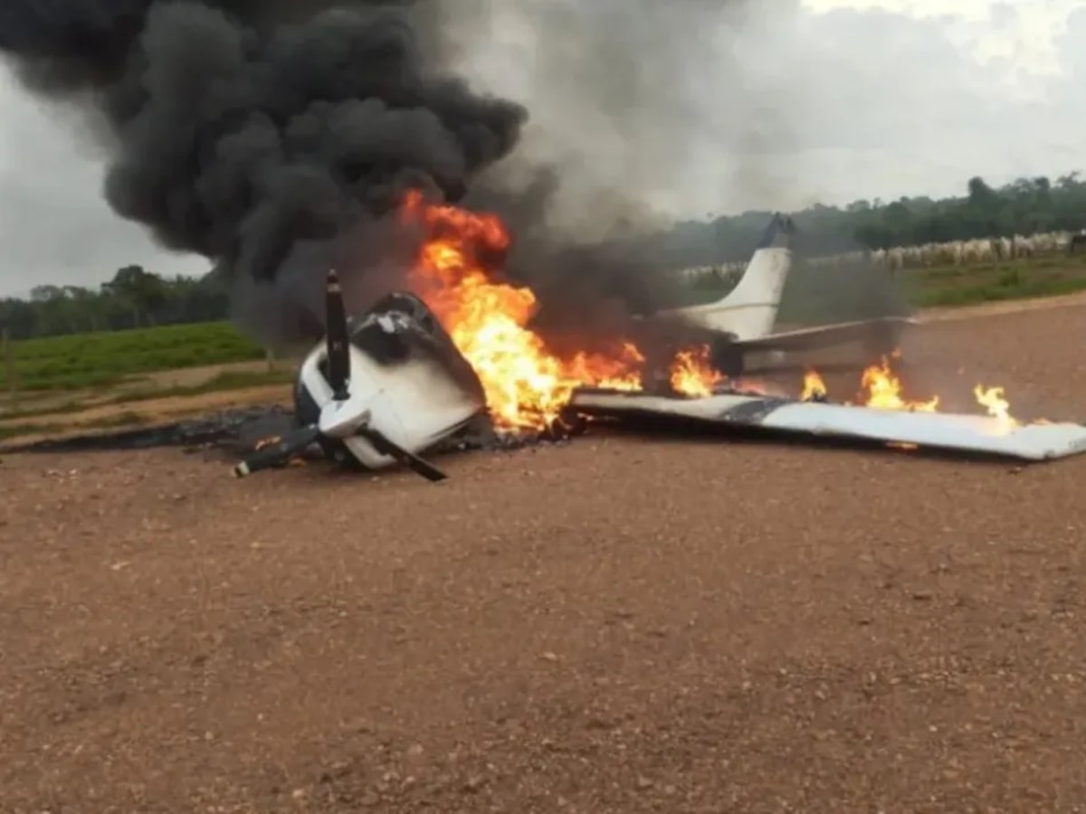 FAB intercepta aeronave vinda da Bolívia; piloto faz pouso forçado e incendeia avião