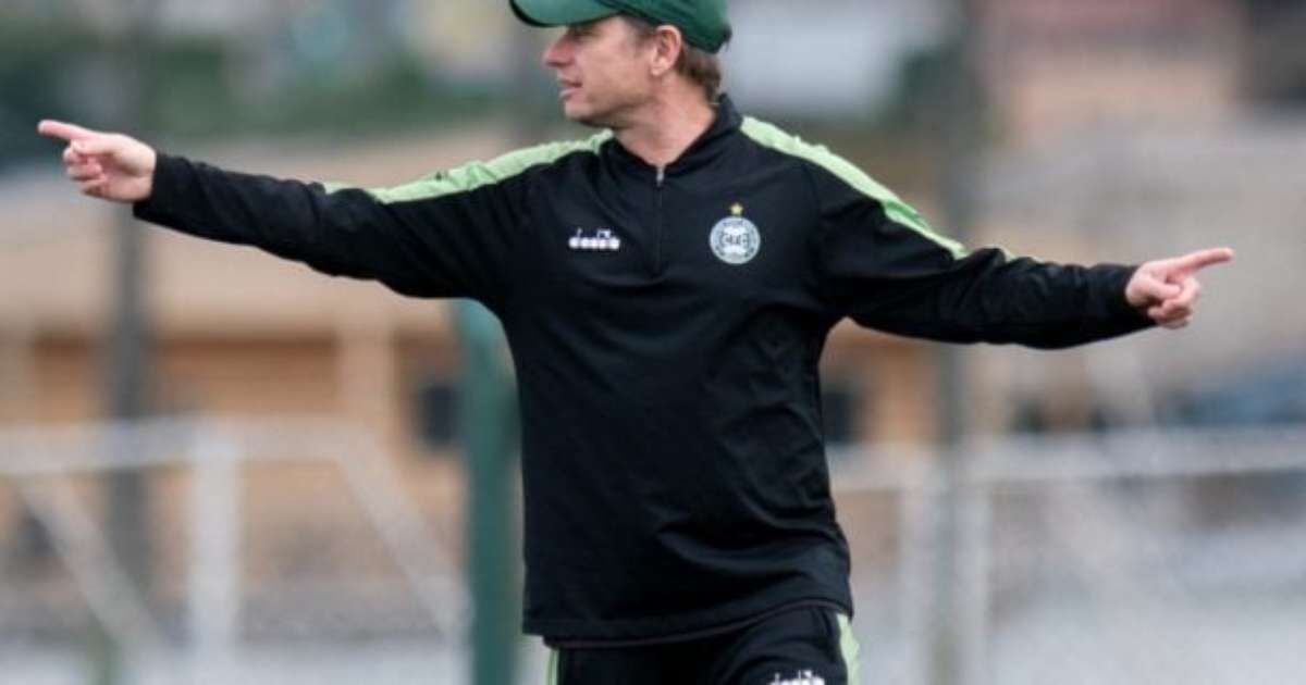 Coritiba demite técnico Fernando Seabra após mais uma derrota