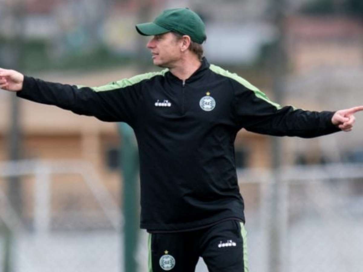 Coritiba demite técnico Fernando Seabra após mais uma derrota