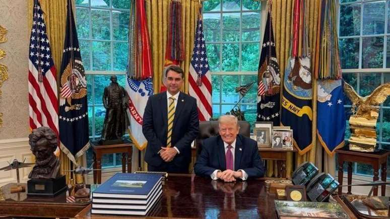 Como Flávio Bolsonaro aplicou o 'manual Trump' contra Lula no debate da Band