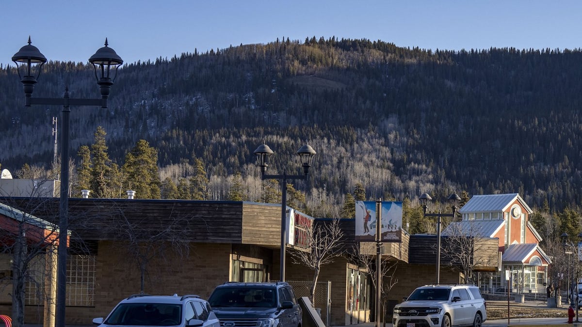 Mounties investigate after man flashes knife at youth in Tumbler Ridge, B.C.
