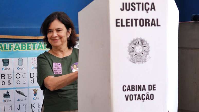Apenas nove de 22 ex-ministros do governo Lula são eleitos