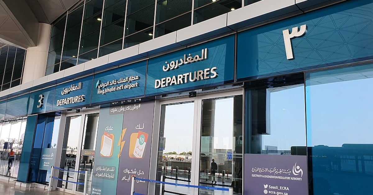 Após ataques, aeroporto na Arábia Saudita reabre sob cautela das companhias aéreas