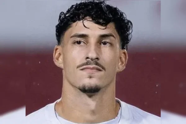 Jogador de futebol é preso suspeito de bater na namorada durante festa