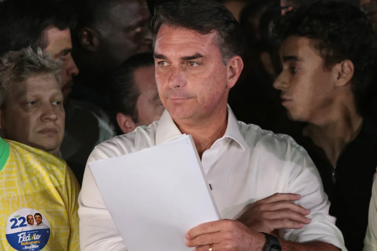 Imagem da matéria: Urnas registraram só 5 mil votos após as 17h, mostram dados do TSE