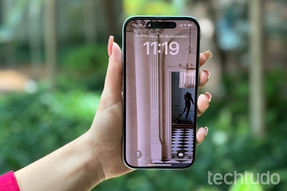 Tela é um dos componentes do iPhone passíveis de troca — Foto: Isadora Lima/TechTudo