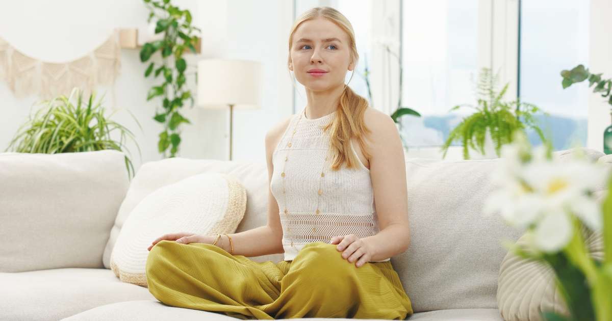 Como aliviar a energia pesada da sua casa com 4 truques simples de Feng Shui
