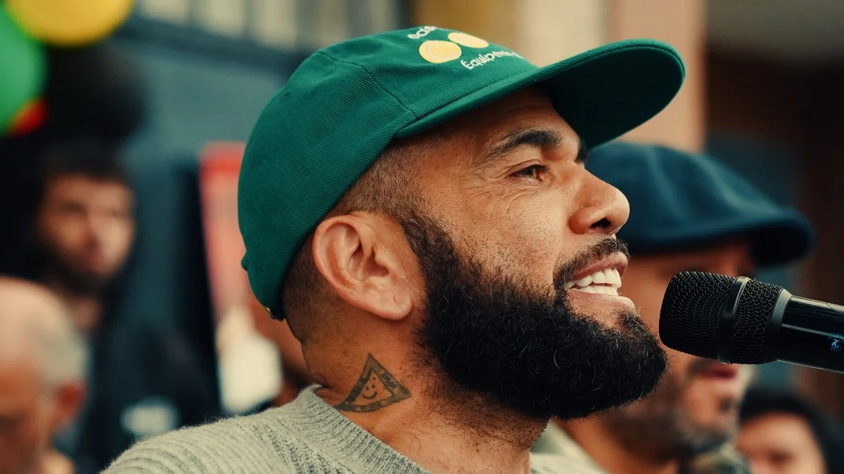 "Minha dupla com Cristo é melhor do que com Messi", diz Daniel Alves