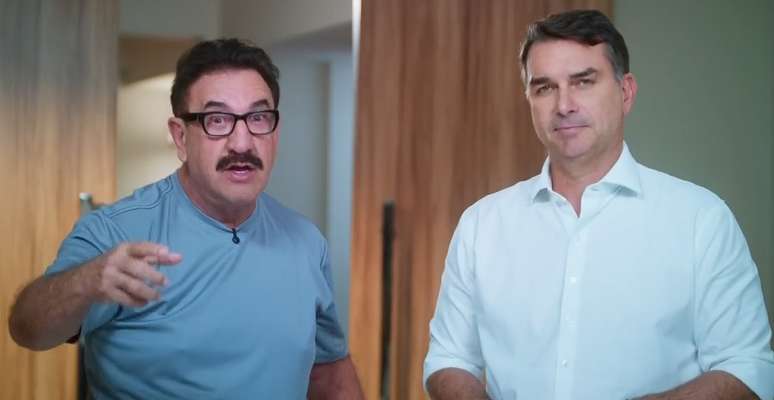 Chamado de “amigo” por Lula, Ratinho aparece no programa eleitoral de Flávio e prova ser um camaleão político
