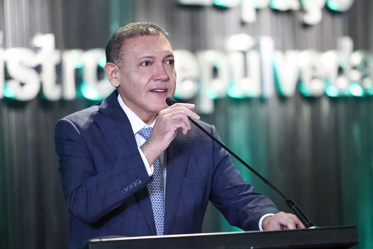 Presidente do TSE defende urnas a observadores internacionais: “Super Bowl”