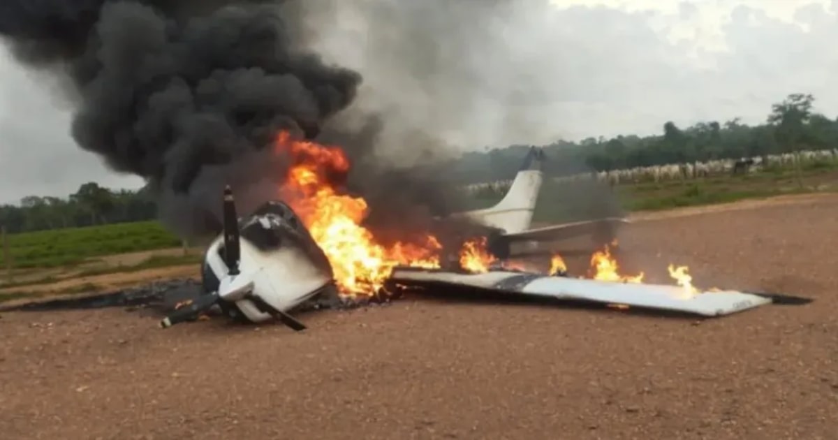FAB intercepta aeronave vinda da Bolívia; piloto faz pouso forçado e incendeia avião