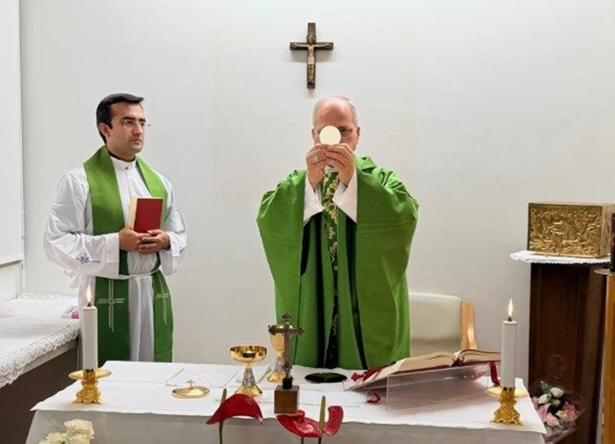 Papa celebra missa aos funcionários