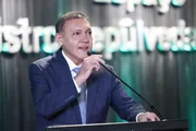 Presidente do TSE defende urnas a observadores internacionais: "Super Bowl"