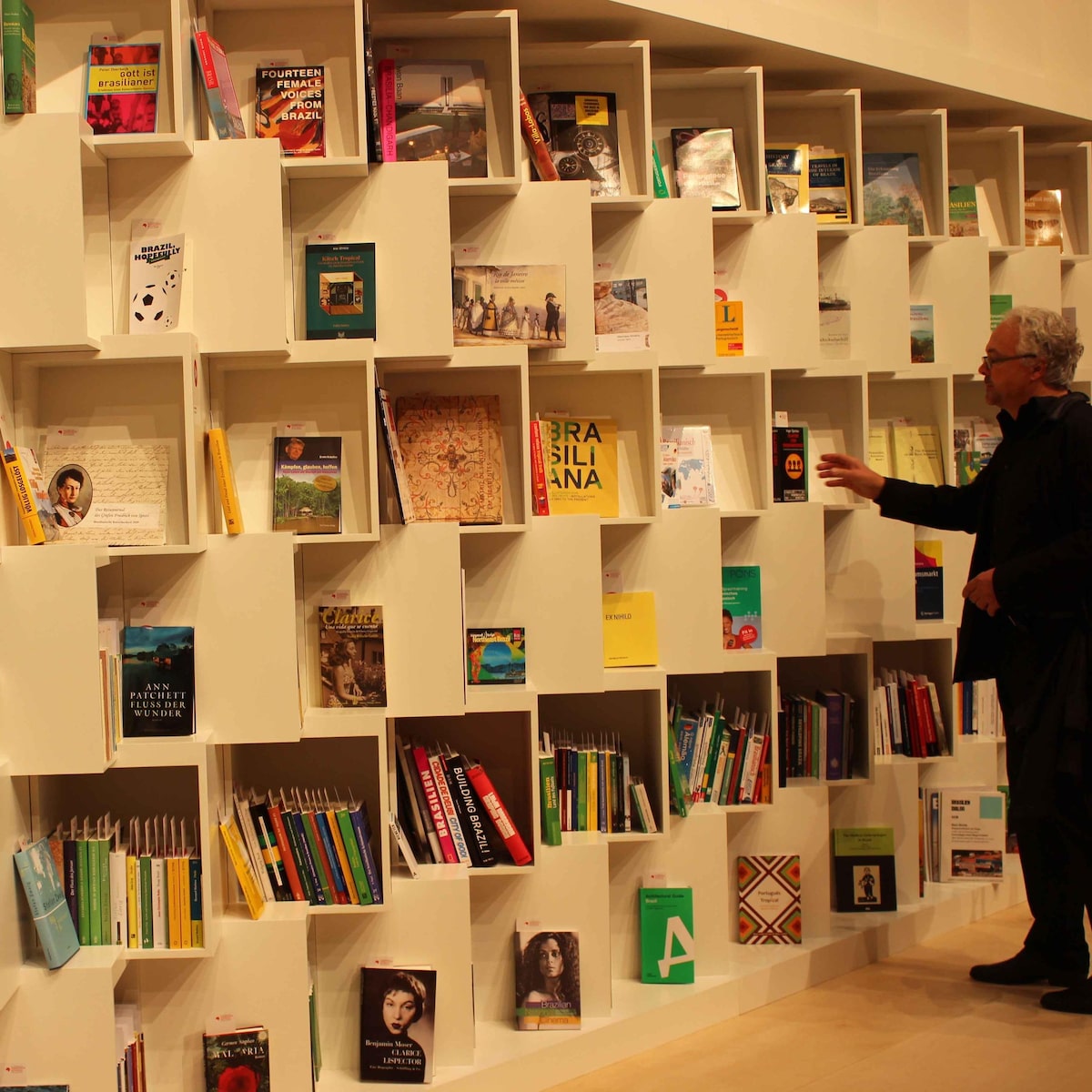 De Machado de Assis a Itamar Vieira: o que faz a literatura brasileira ser vendida para o exterior?