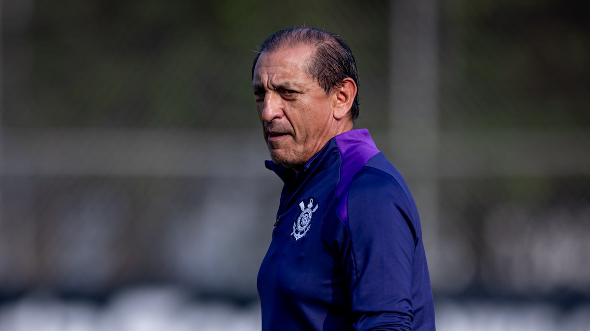 Ramón Díaz é o favorito para assumir o Corinthians, que deseja treinador já contra o Palmeiras