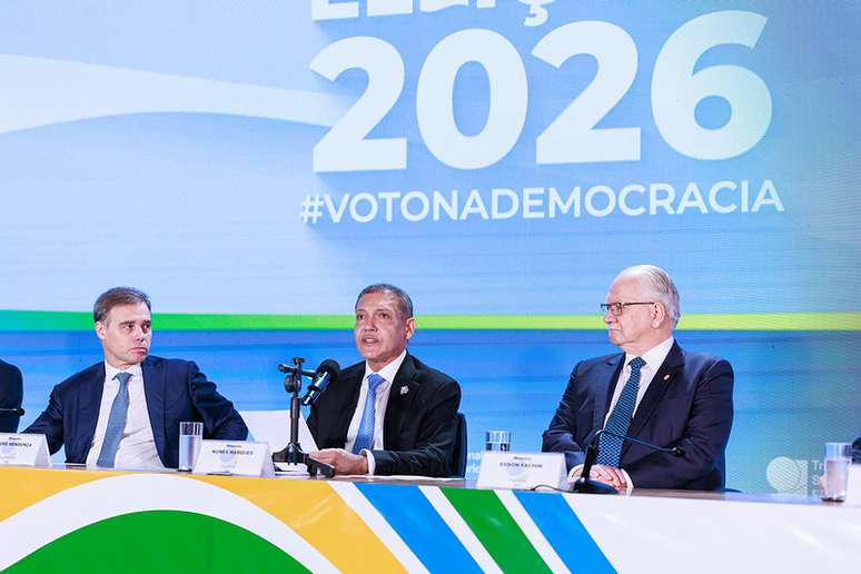 Prorrogação da votação é ápice de eleição marcada por protagonismo de TSE e STF