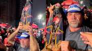 Com imagem de Nossa Senhora Aparecida, eleitor celebra vit&oacute;ria de Lula na Paulista: &lsquo;Para quem duvidava dela&rsquo;