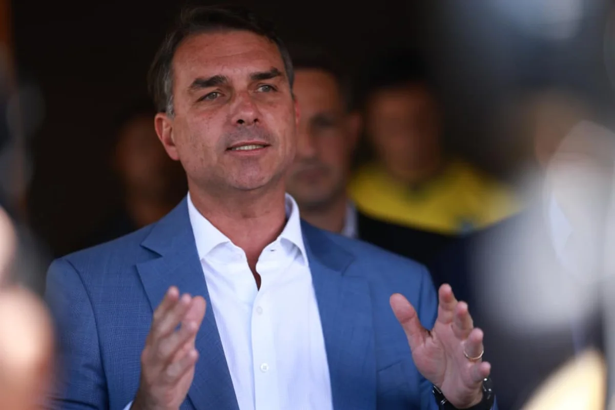 Flávio diz que vai a debates no 2° turno: "São importantes"
