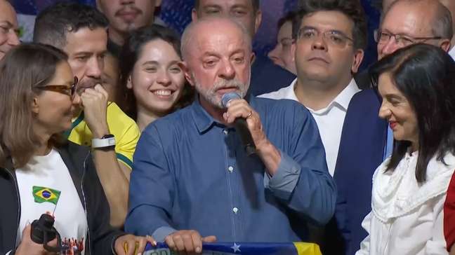 Prorrogação da votação é ápice de eleição marcada por protagonismo de TSE e STF